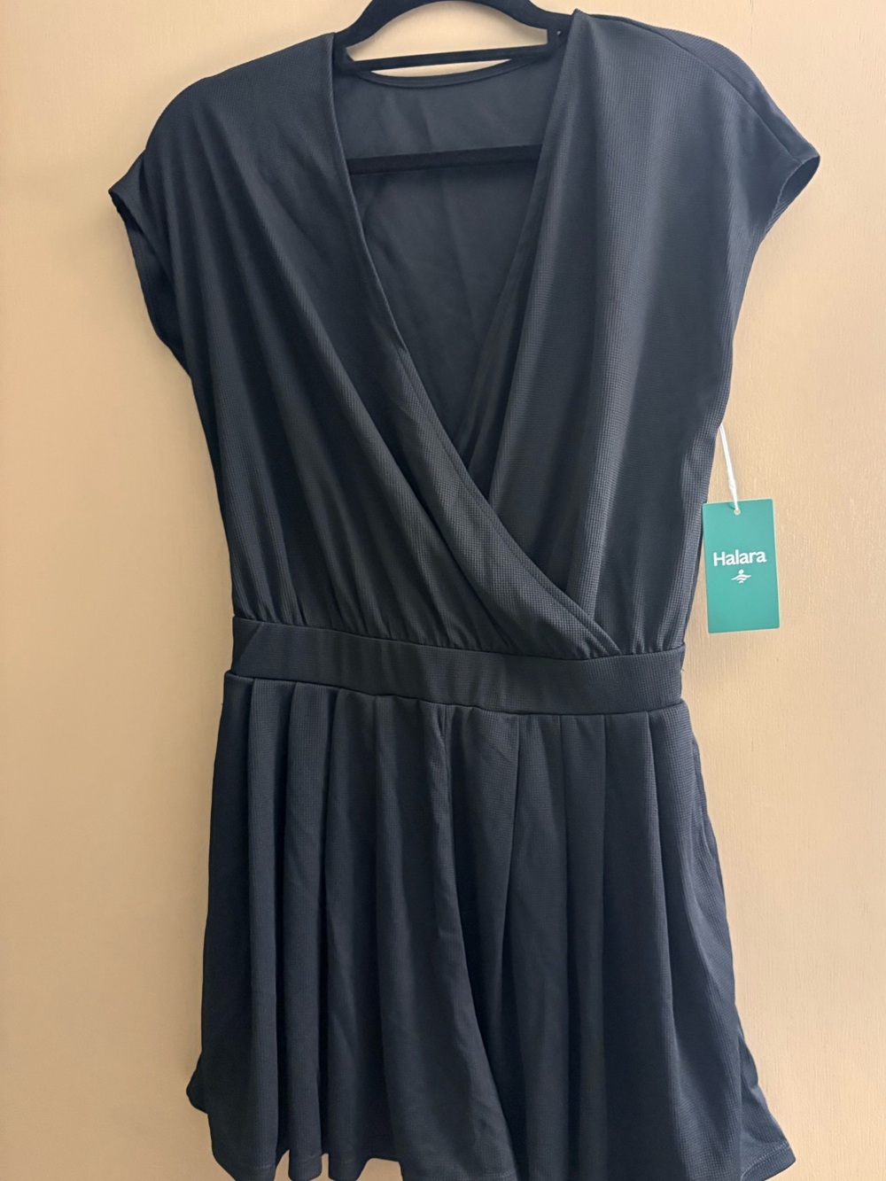 HALARA Black Ribbed Sleeveless Romper with V-Neck